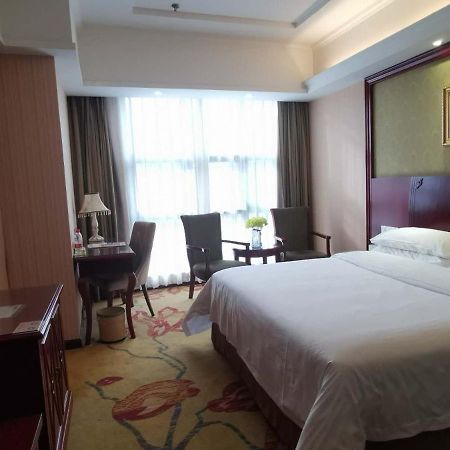 Vienna Hotel Chaozhou Plaza Exterior photo