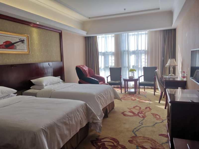 Vienna Hotel Chaozhou Plaza Exterior photo