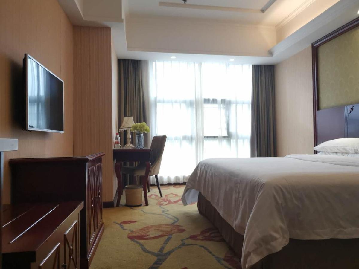 Vienna Hotel Chaozhou Plaza Exterior photo